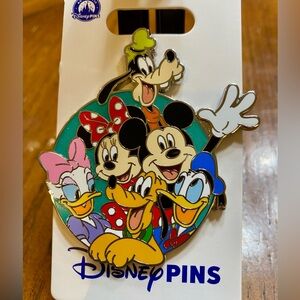 Large Disney Family Mickey Minnie Donald Pluto Daisy Goofy Pin New Diamond